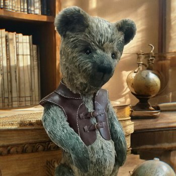 Кто ты воин? Наш первый медвежонок в кирасе🐻