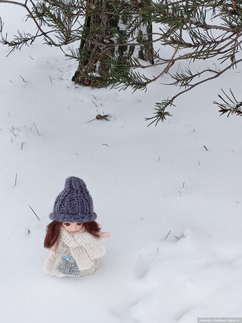 Постоим по колено  в сугробе под елочкой