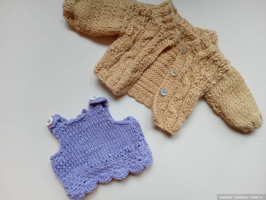 Вязаная одежда для игровой куклы 35 см.