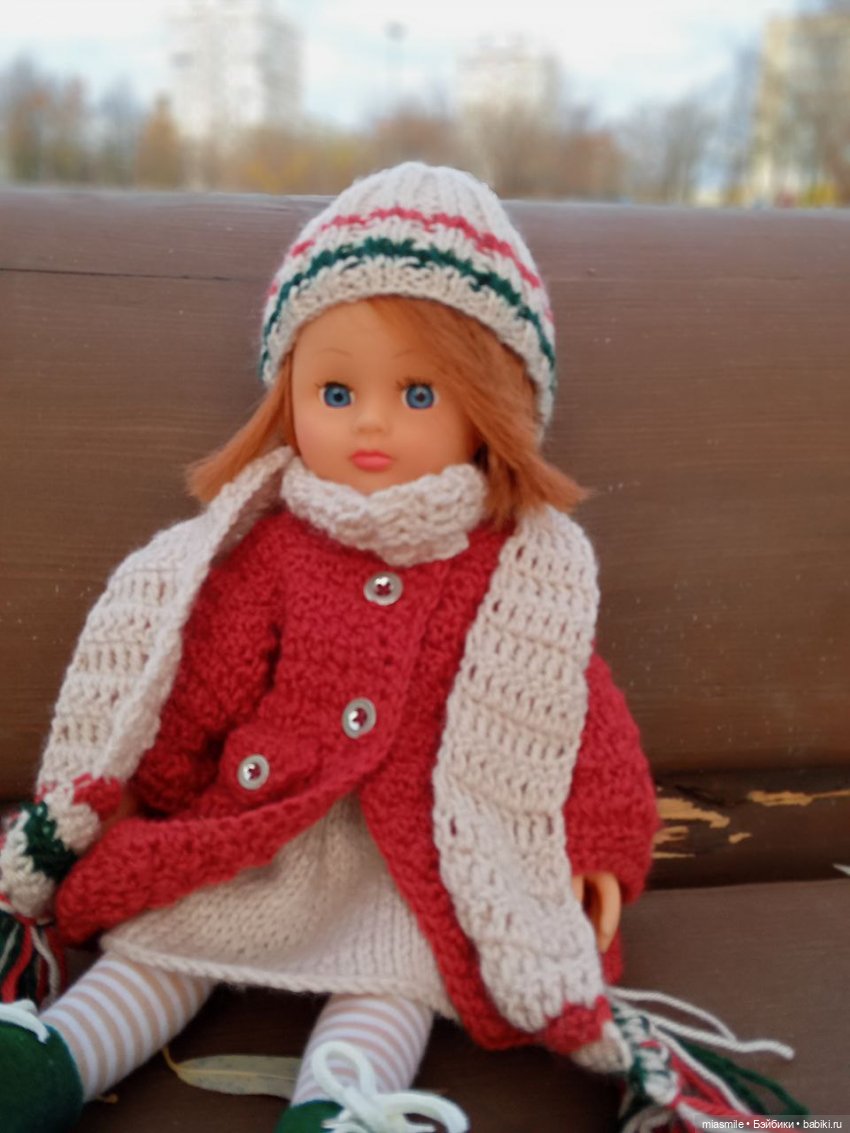 Рита на скамейке