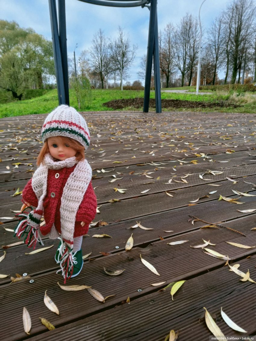 Ивовые листики на дощатом настиле