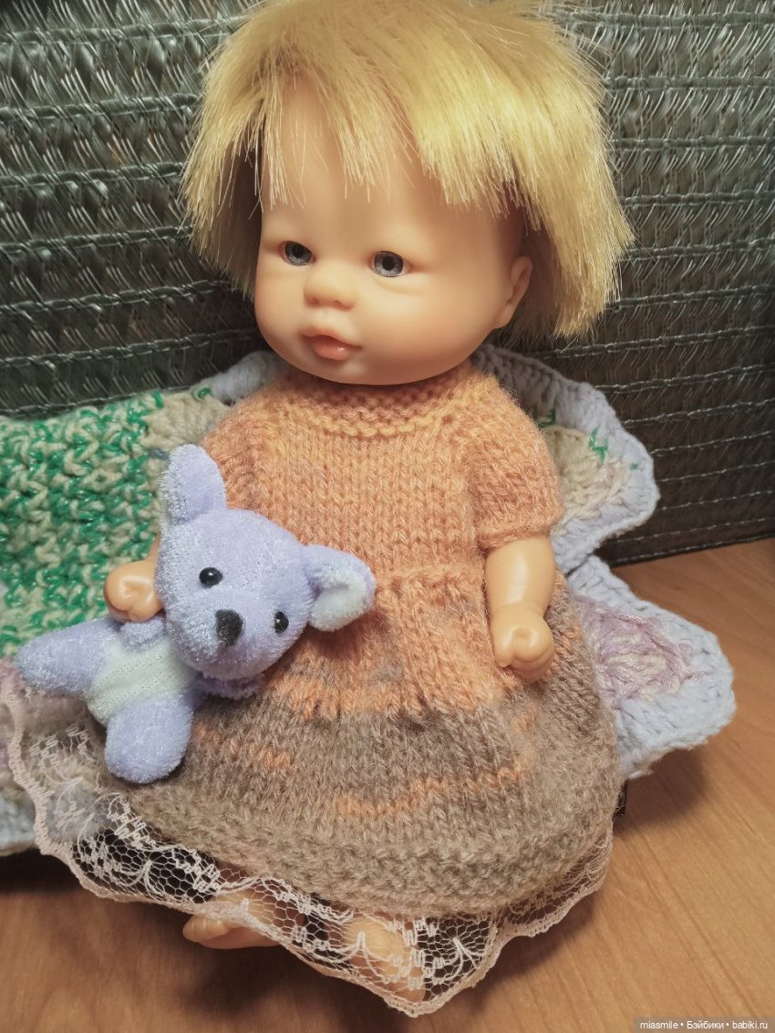 Кукла-пупс в вязаном платье