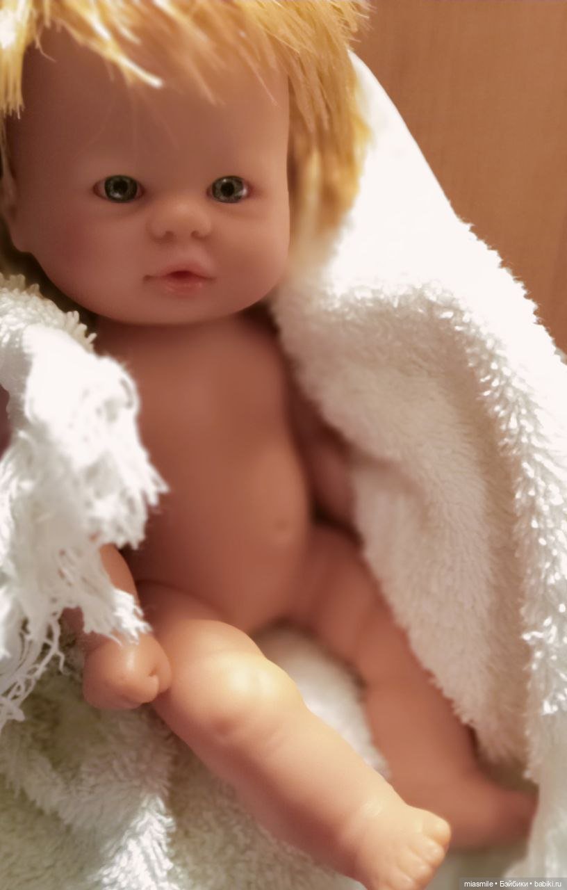 Кукла пупс после купания