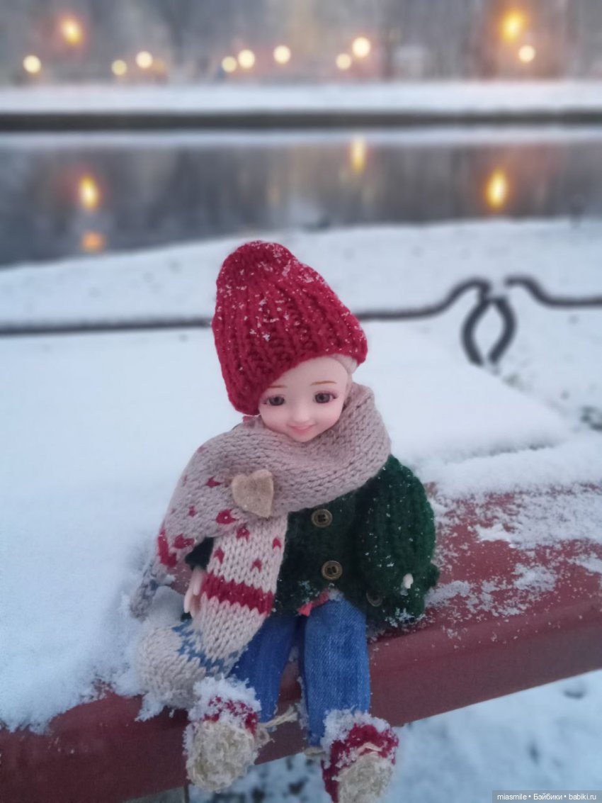 Баболи Ариша на фоне озера