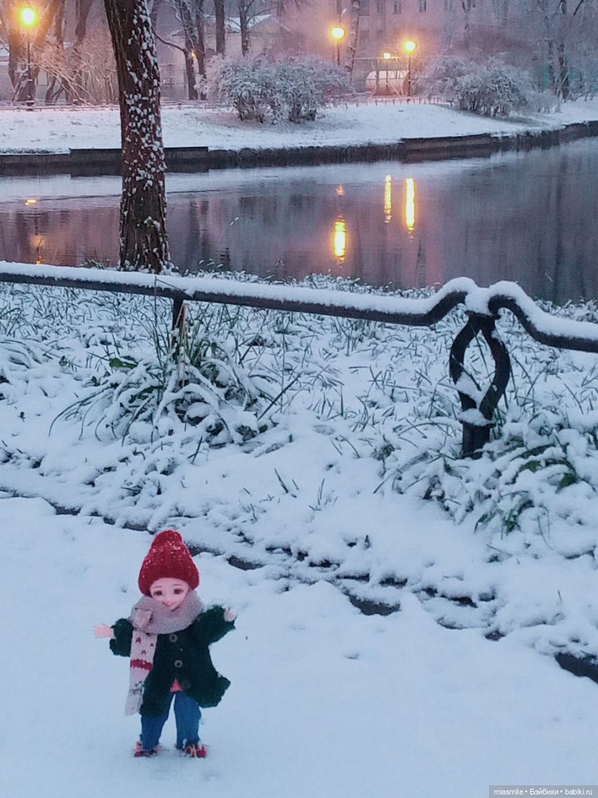 Кукла баболи в парке