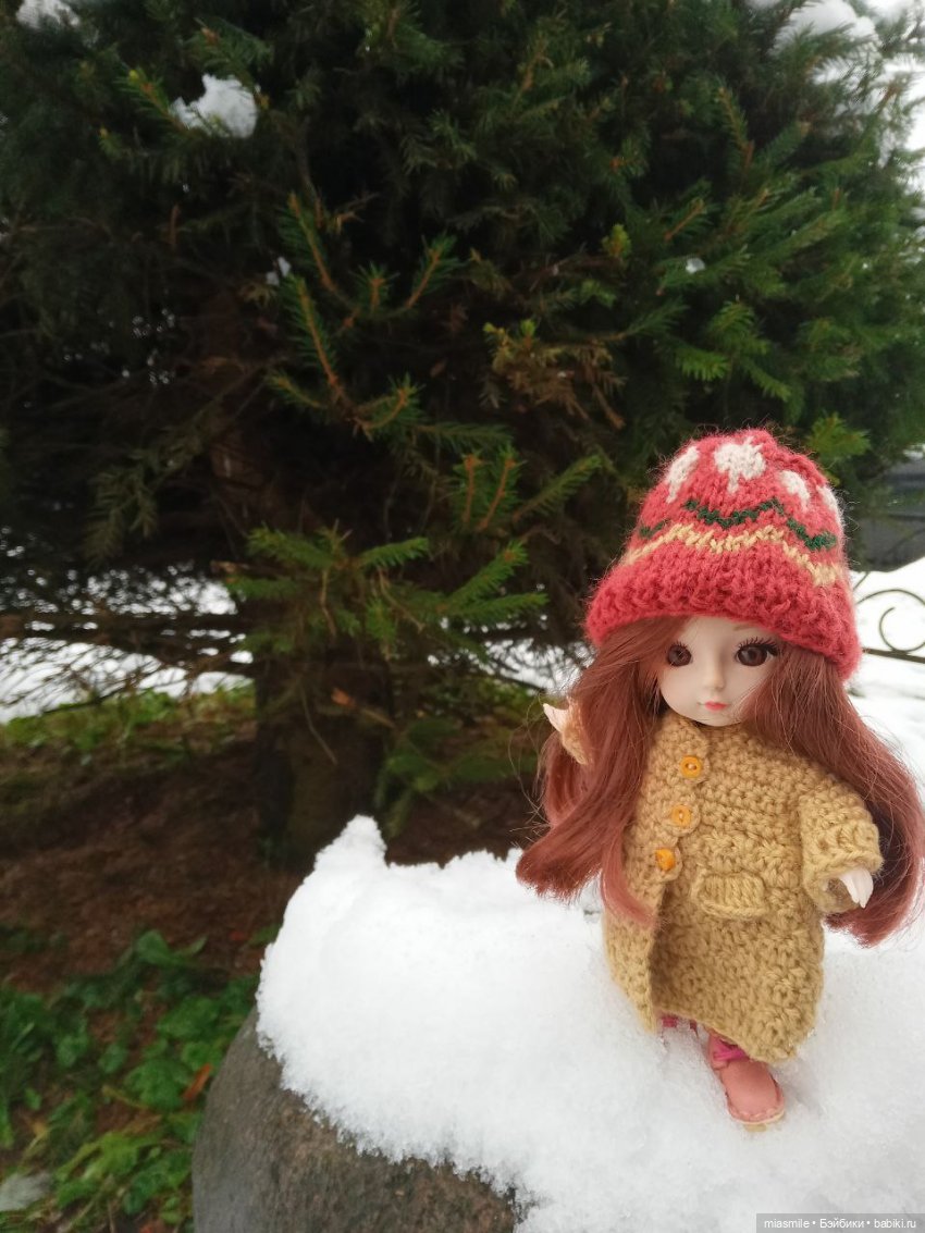 Кукла баболи у елки