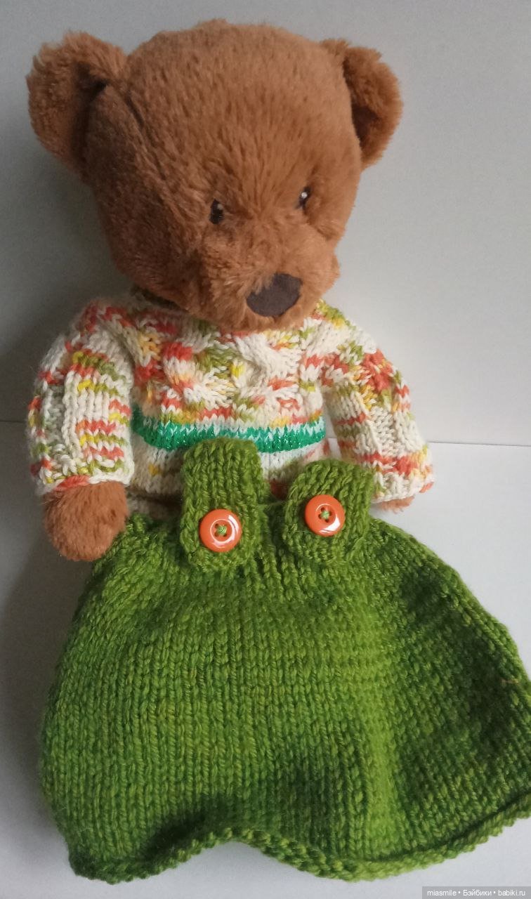 Вязаный сарафан и свитер для плюшевой медведицы 30 см.