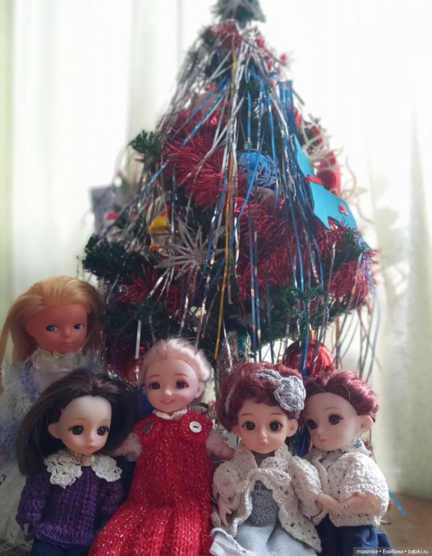 Январь: итоги-25, фото у елки и новенькая