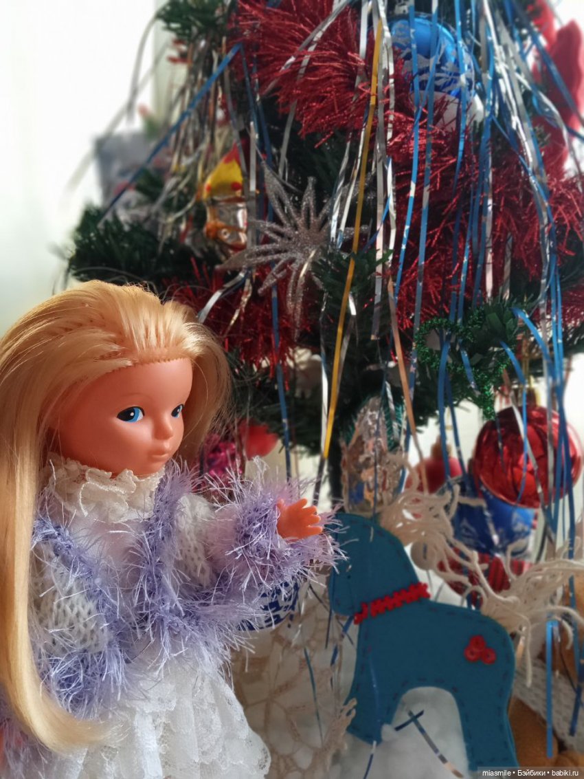 Кукла / кукла ГДР Хитруля Элис у елки