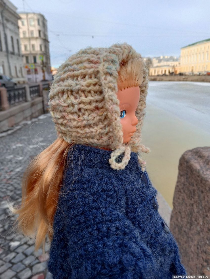 Кукла Элис на прогулке на Фотнтанке Кукла Элис на прогулке на Фотнтанке
