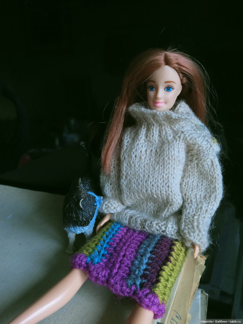 Кукла аналог Барби Анлили в вязаной одежде