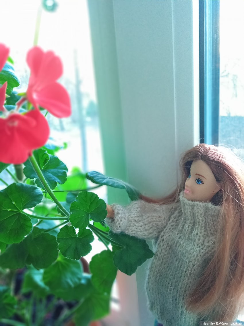 Кукла Лили от Анлили с цветами