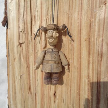 Мужичок из пластилиновой деревни.