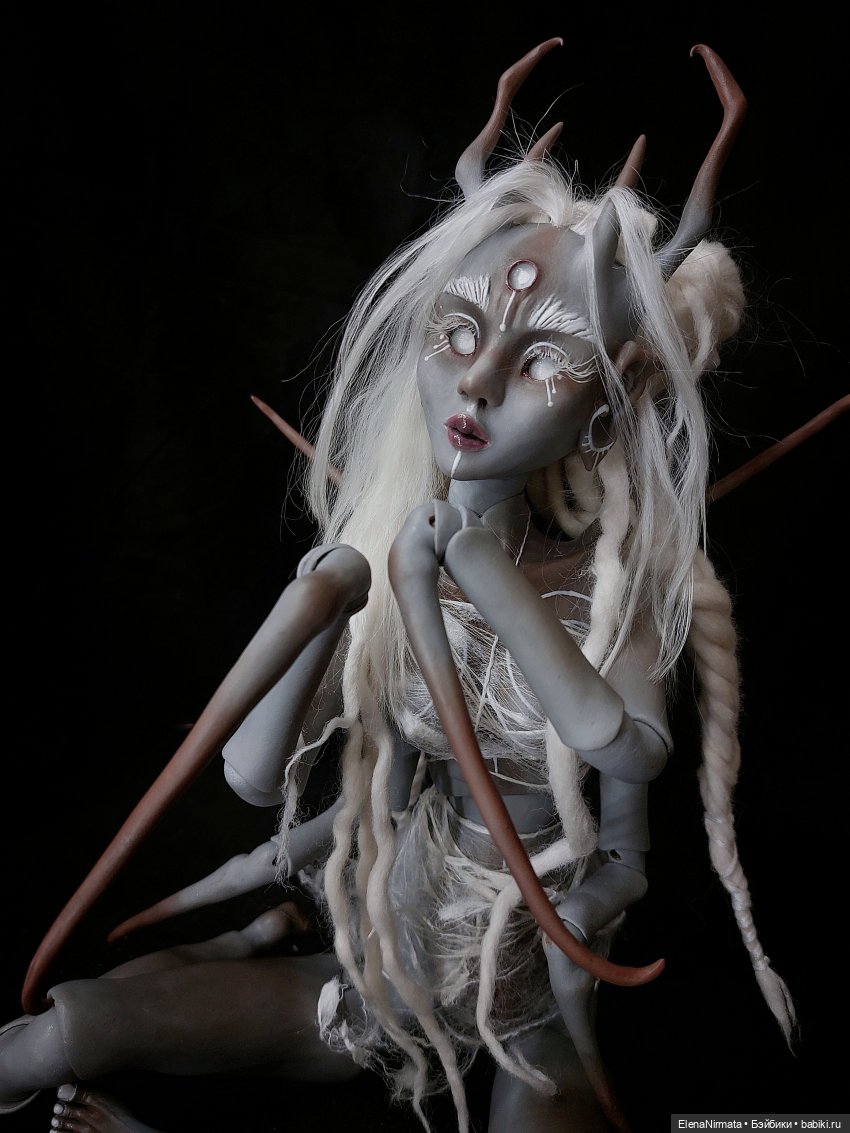 Не пользуюсь Клиром, а макияж остаётся неубиваемым))