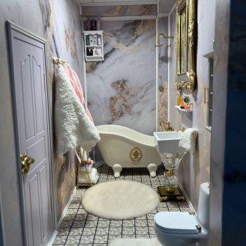 Ванная комната в кукольном доме.