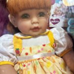 Адора рыжеволосая с зелеными глазами