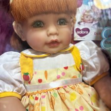 Адора рыжеволосая с зелеными глазами