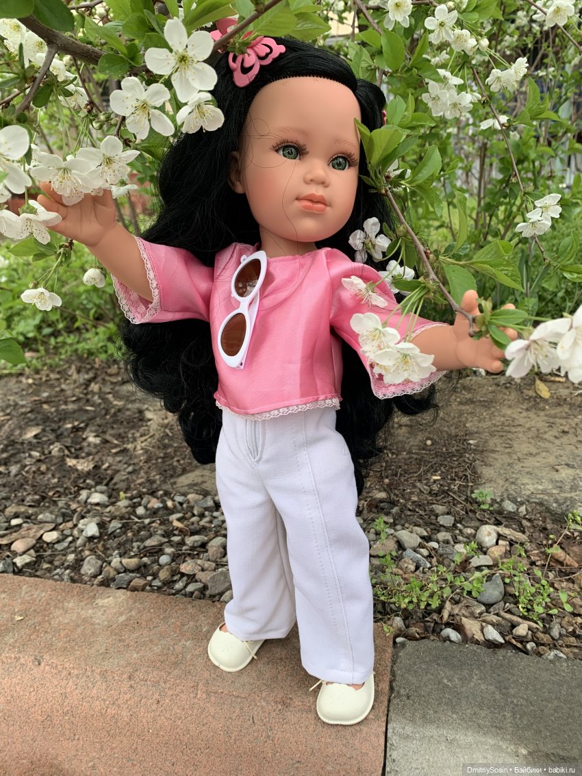 Моя Эсмеральда в гости к вашей в новых брюках.Я тоже люблю шить на нее