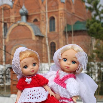 Пасхальное поздравление от моих кукол - вашим!