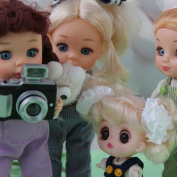 Девчонки в зоопарке