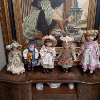 Опознать кукол ,без клейма.