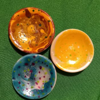 Тарелочки с самодельным рисунком 💛💚🧡