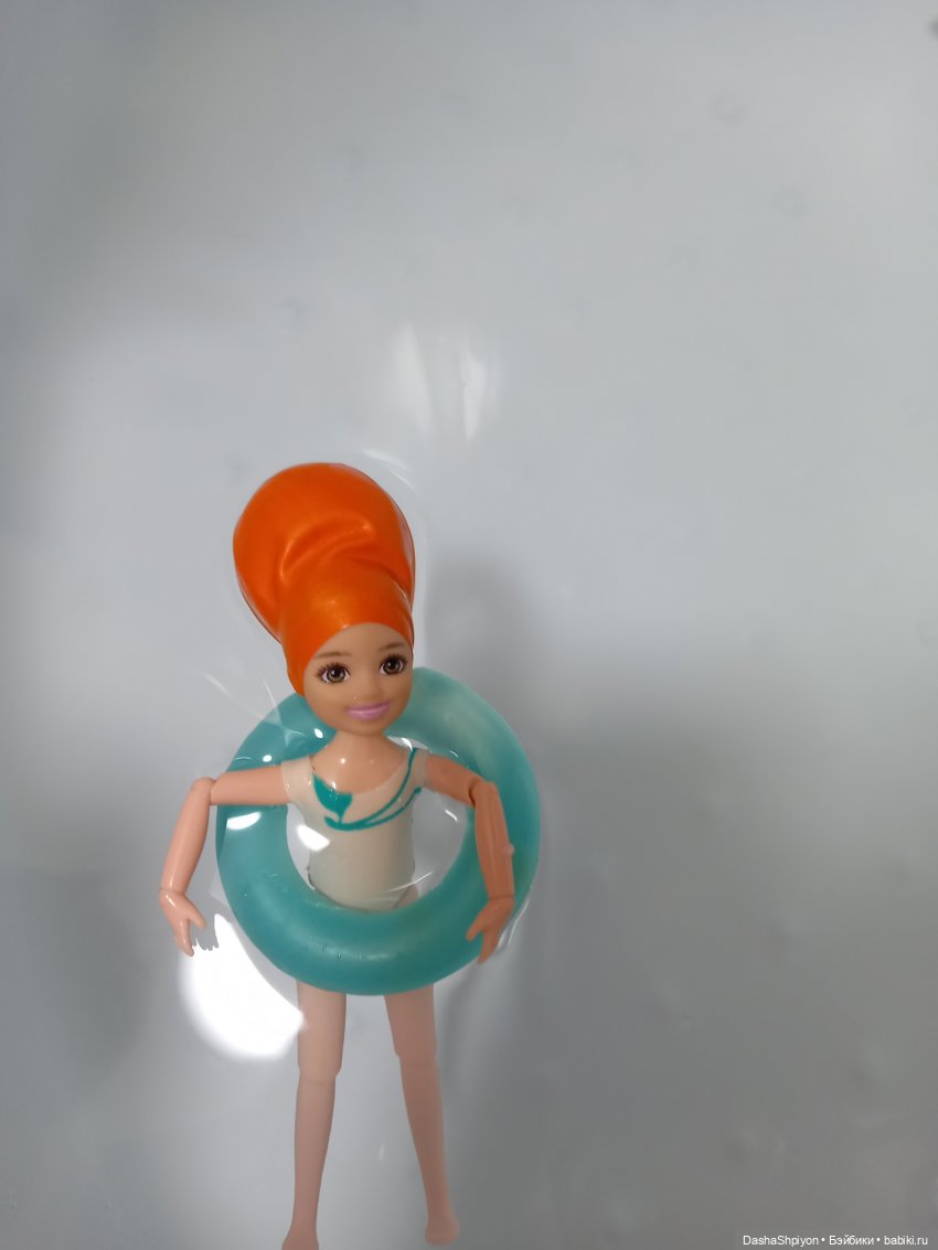 Купание компании 🛁🌊👩🏻‍🦰👱🏻‍♀️🧑🏻🧑🏾