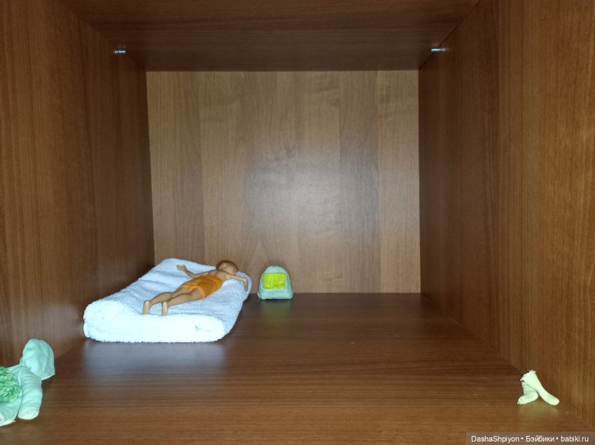 Купание компании 🛁🌊👩🏻‍🦰👱🏻‍♀️🧑🏻🧑🏾