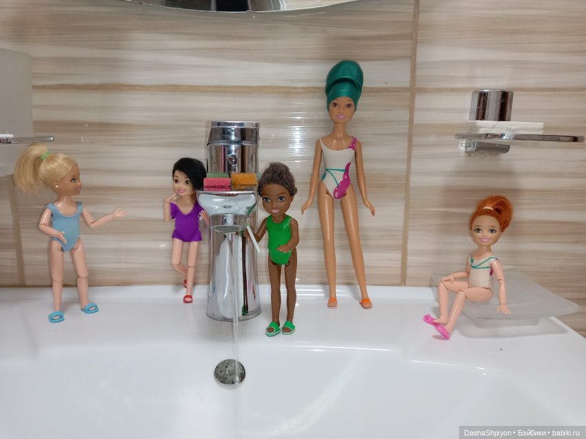 Купание компании 🛁🌊👩🏻‍🦰👱🏻‍♀️🧑🏻🧑🏾 (фото 10)