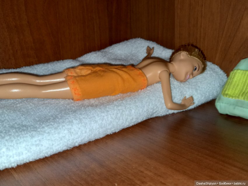 Купание компании 🛁🌊👩🏻‍🦰👱🏻‍♀️🧑🏻🧑🏾