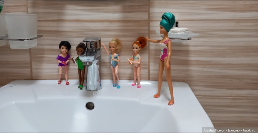 Купание компании 🛁🌊👩🏻‍🦰👱🏻‍♀️🧑🏻🧑🏾 (фото 6)