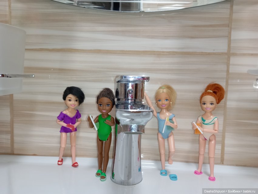 Купание компании 🛁🌊👩🏻‍🦰👱🏻‍♀️🧑🏻🧑🏾 (фото 7)