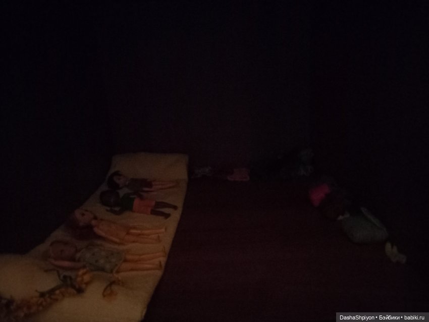 Купание компании 🛁🌊👩🏻‍🦰👱🏻‍♀️🧑🏻🧑🏾