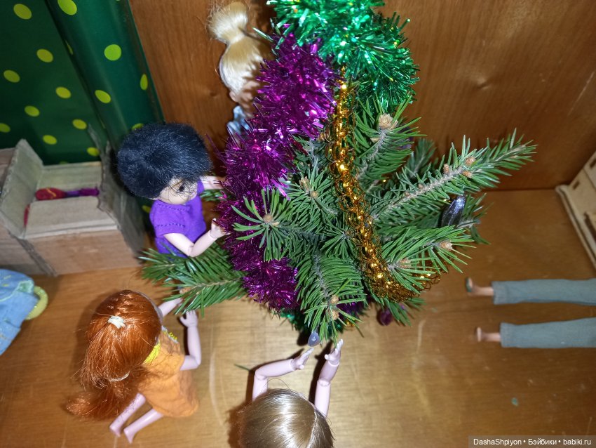 🎄 Компания наряжает ёлку на Новый Год 🌲🎊