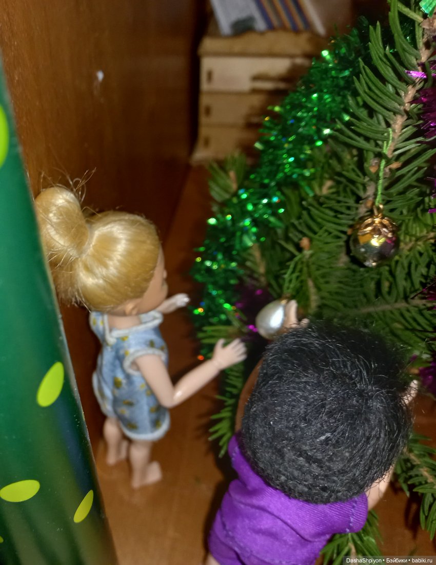 🎄 Компания наряжает ёлку на Новый Год 🌲🎊