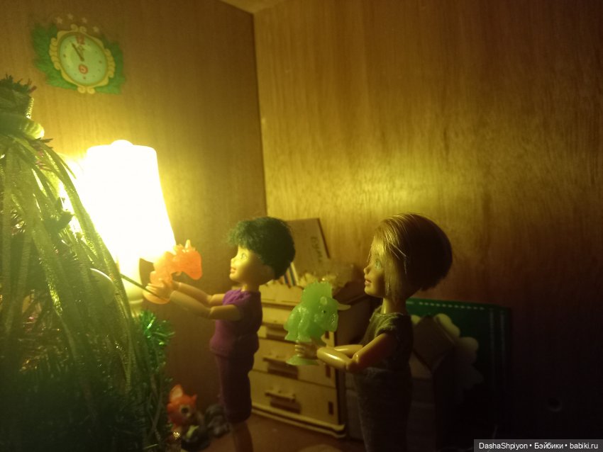 💗 Игра возле новогодней ёлки 🎄🦖 (фото 6)