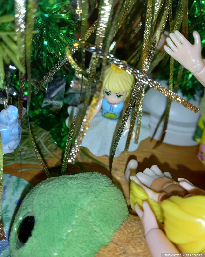 💗 Игра возле новогодней ёлки 🎄🦖