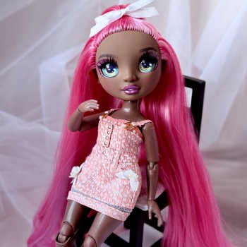 Земляничка Rainbow High