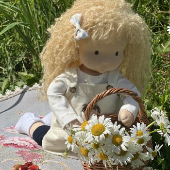 Текстильная игровая кукла «Сказочница». Авторская работа