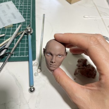 Показываю голову