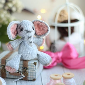 Маленький вязаный друг