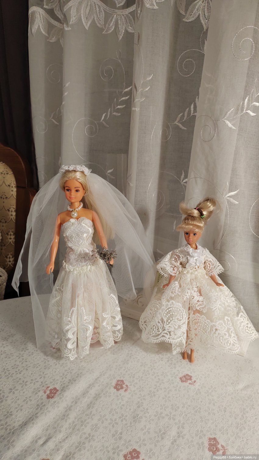 Штеффи, невеста, рядом Пегги, младшая сестричка Петры.