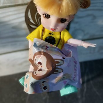 Новая игрушка Оливки