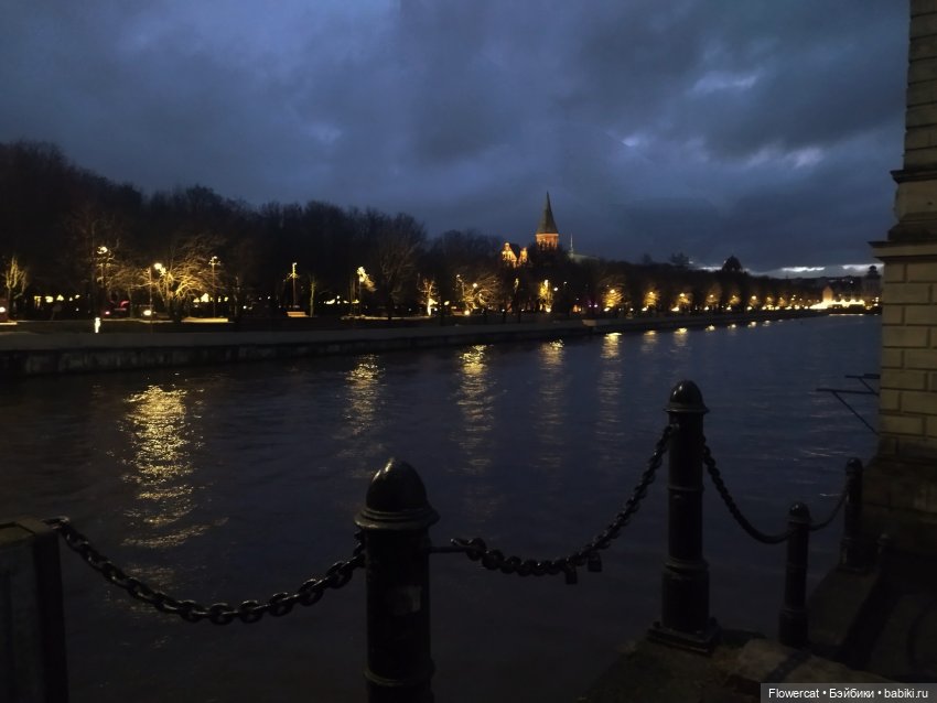 Красные лошадки уже близко))) или неспешная прогулка Никиты и Ярославы - побудем туристами))