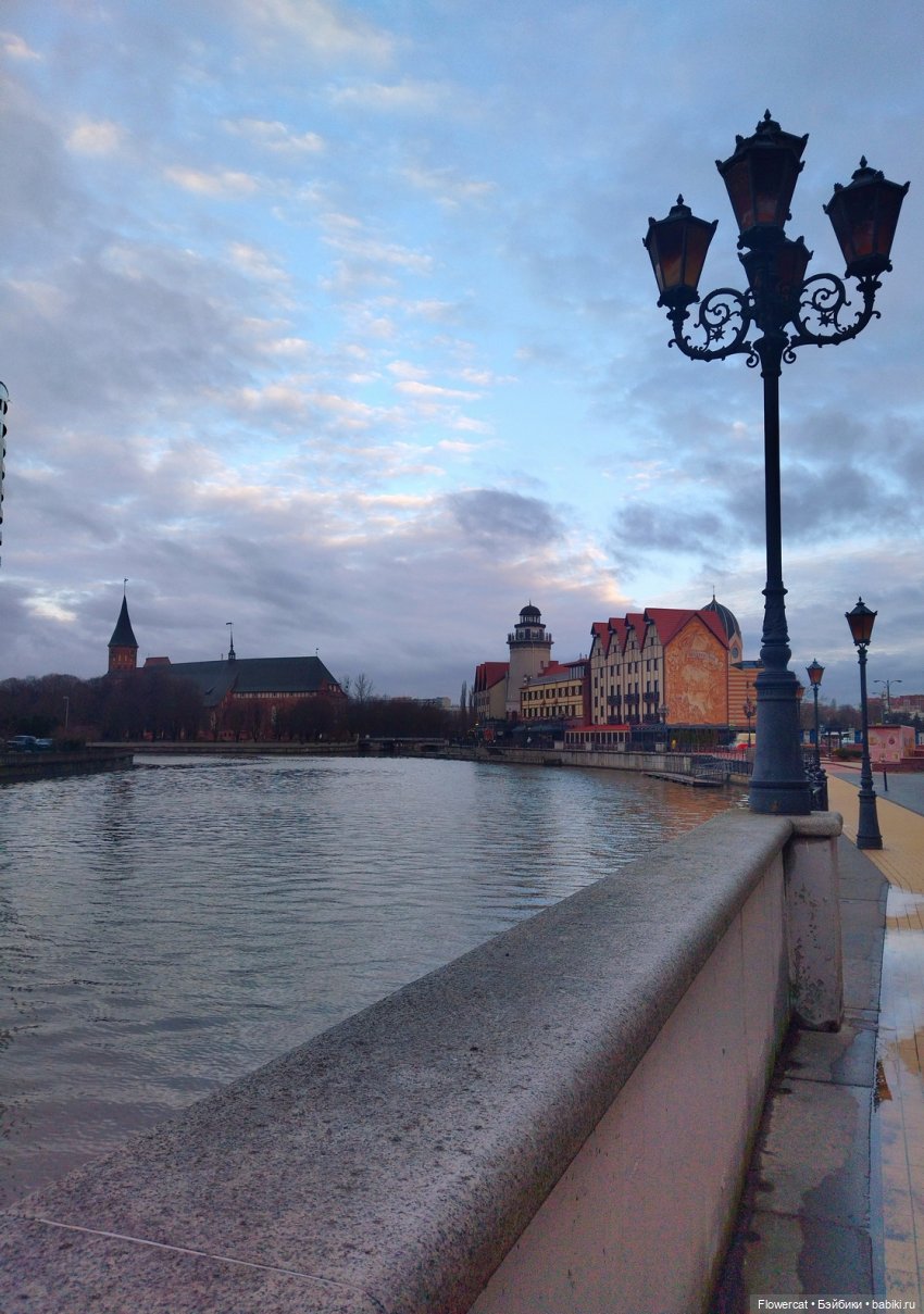 Красные лошадки уже близко))) или неспешная прогулка Никиты и Ярославы - побудем туристами))