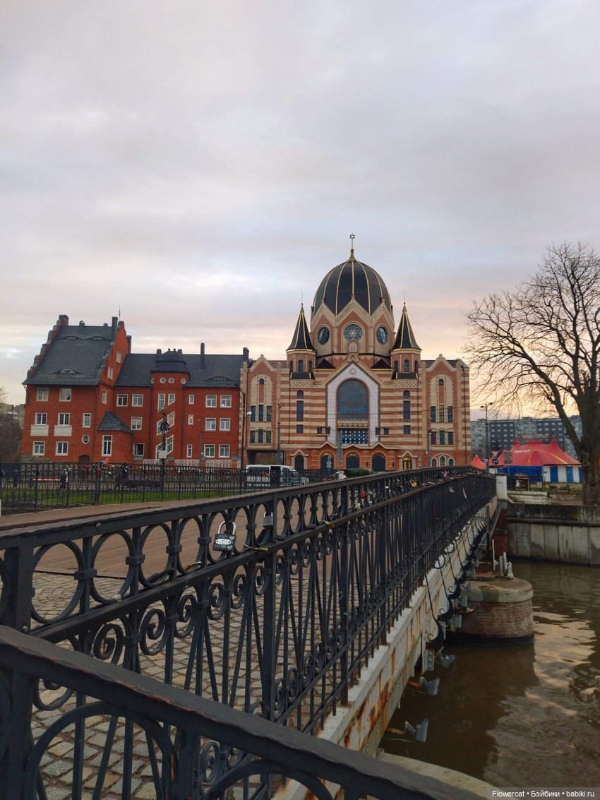 Красные лошадки уже близко))) или неспешная прогулка Никиты и Ярославы - побудем туристами))