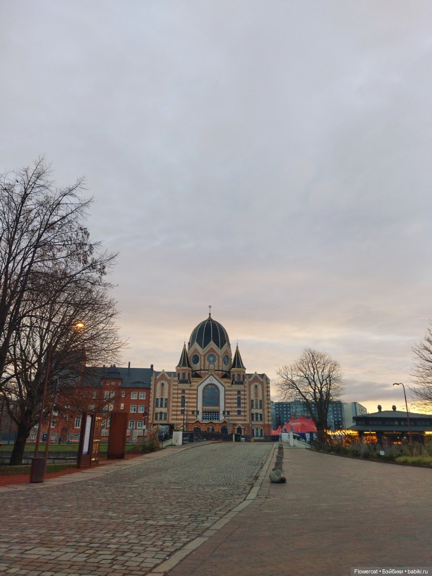 Красные лошадки уже близко))) или неспешная прогулка Никиты и Ярославы - побудем туристами))