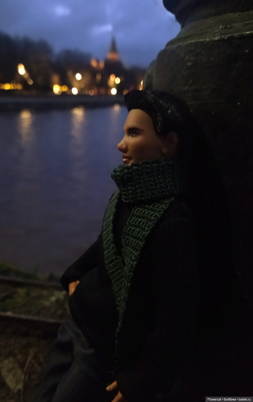 Красные лошадки уже близко))) или неспешная прогулка Никиты и Ярославы - побудем туристами))