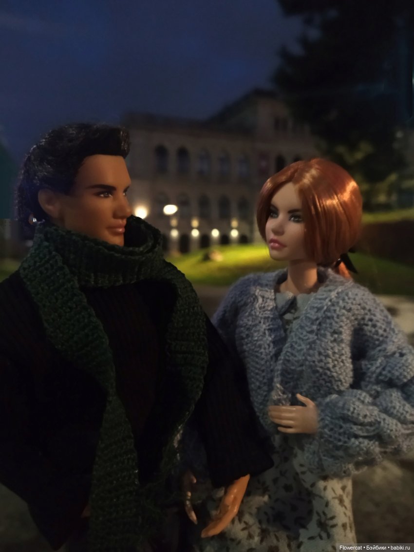 Красные лошадки уже близко))) или неспешная прогулка Никиты и Ярославы - побудем туристами))