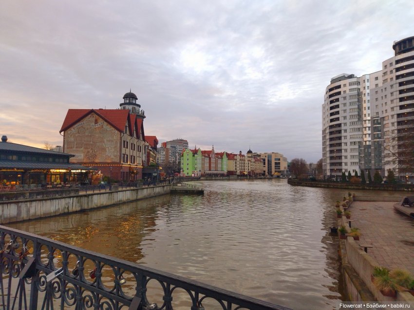 Красные лошадки уже близко))) или неспешная прогулка Никиты и Ярославы - побудем туристами))